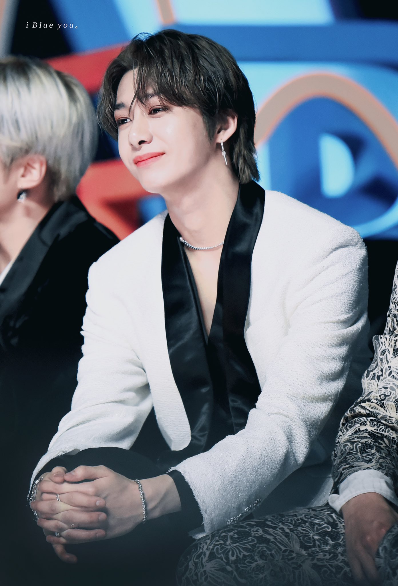 브이라이브어워즈 사진 그만 저장하고 싶은데 너무 잘생겼다.... | 인스티즈