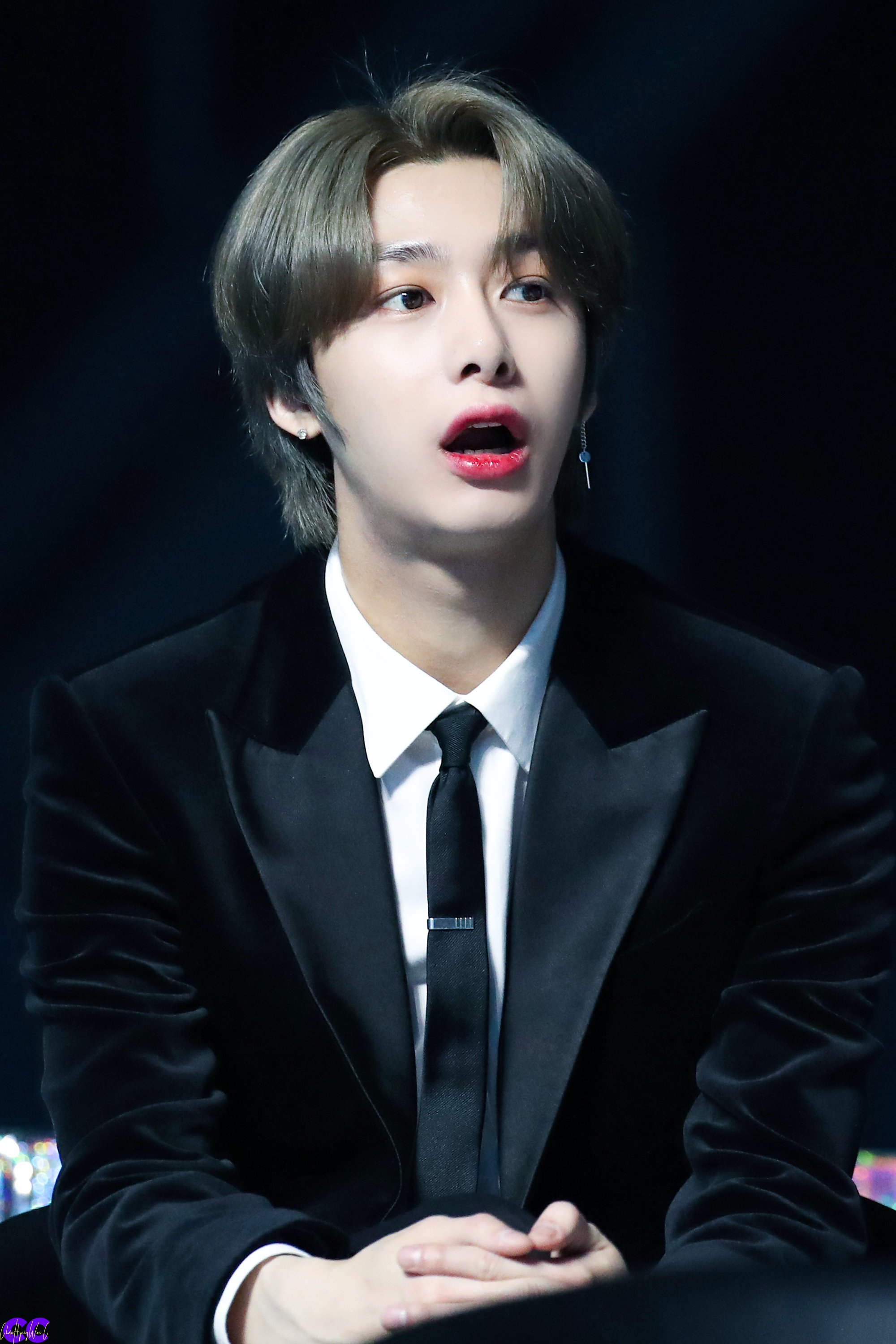 브이라이브어워즈 사진 그만 저장하고 싶은데 너무 잘생겼다.... | 인스티즈