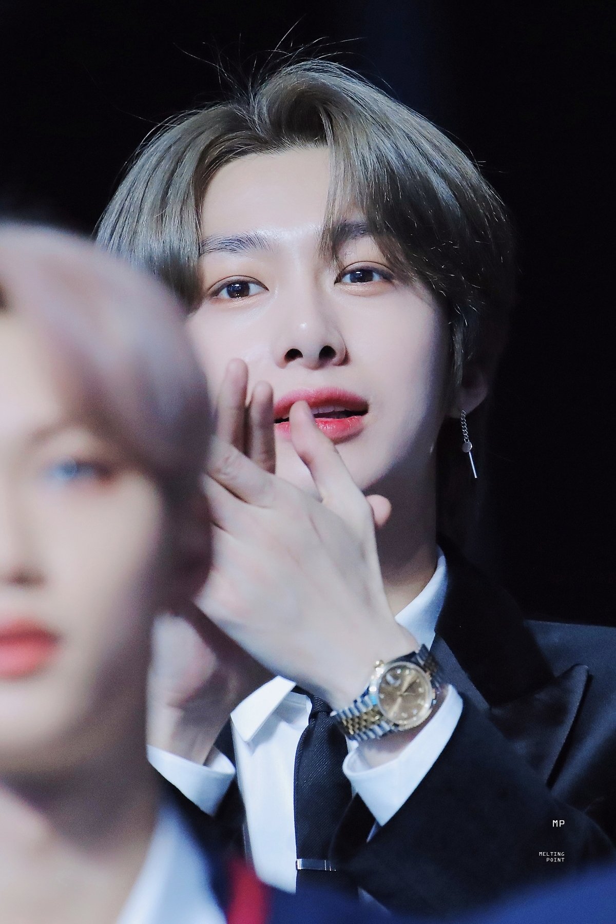 브이라이브어워즈 사진 그만 저장하고 싶은데 너무 잘생겼다.... | 인스티즈