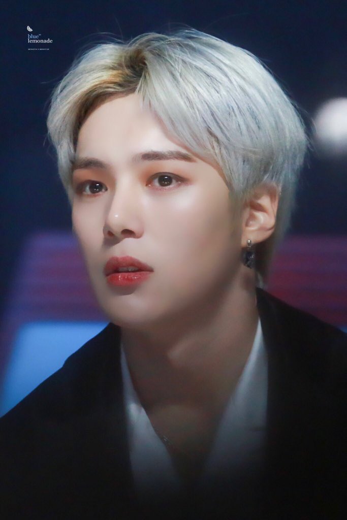 브이라이브어워즈 사진 그만 저장하고 싶은데 너무 잘생겼다.... | 인스티즈