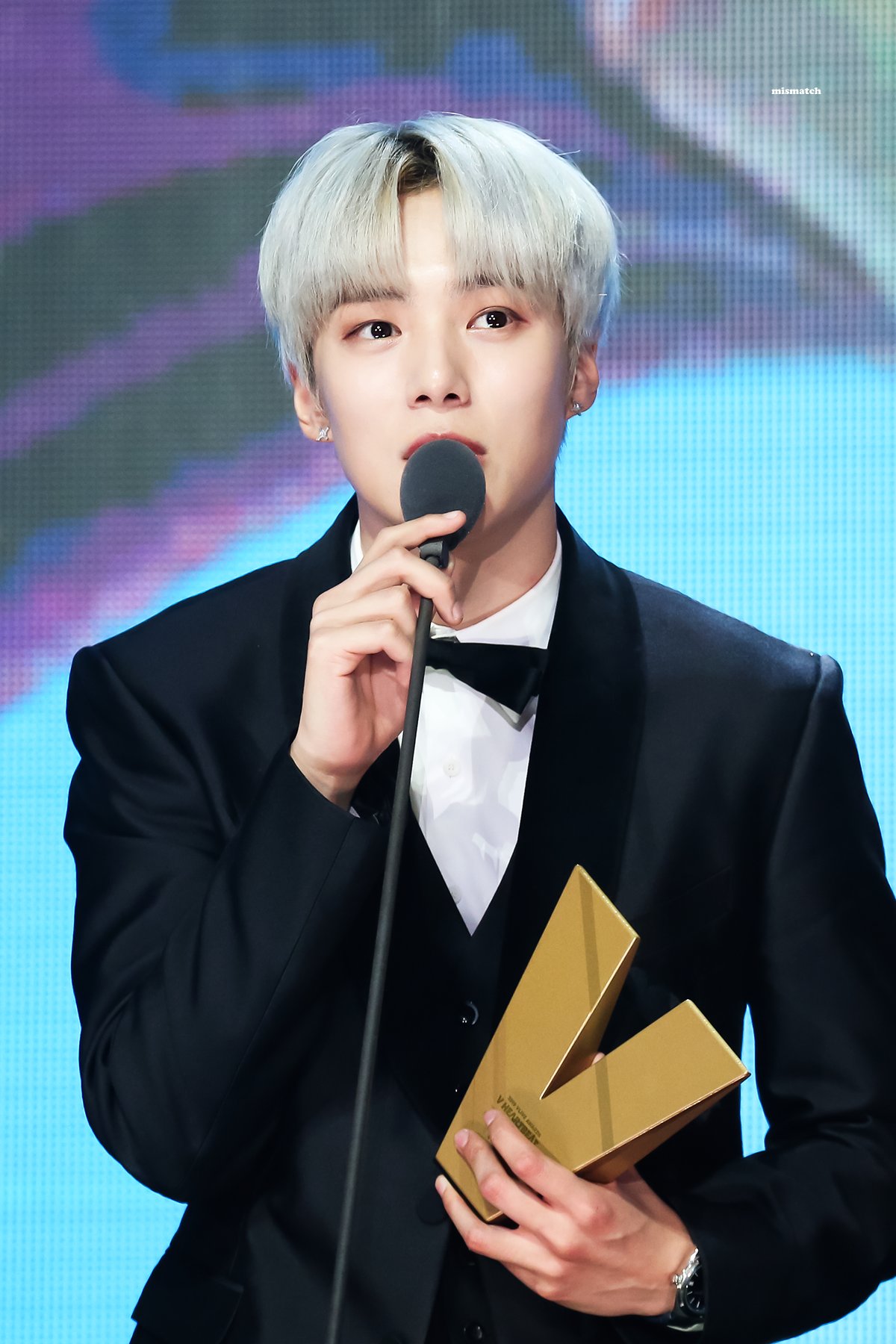 브이라이브어워즈 사진 그만 저장하고 싶은데 너무 잘생겼다.... | 인스티즈