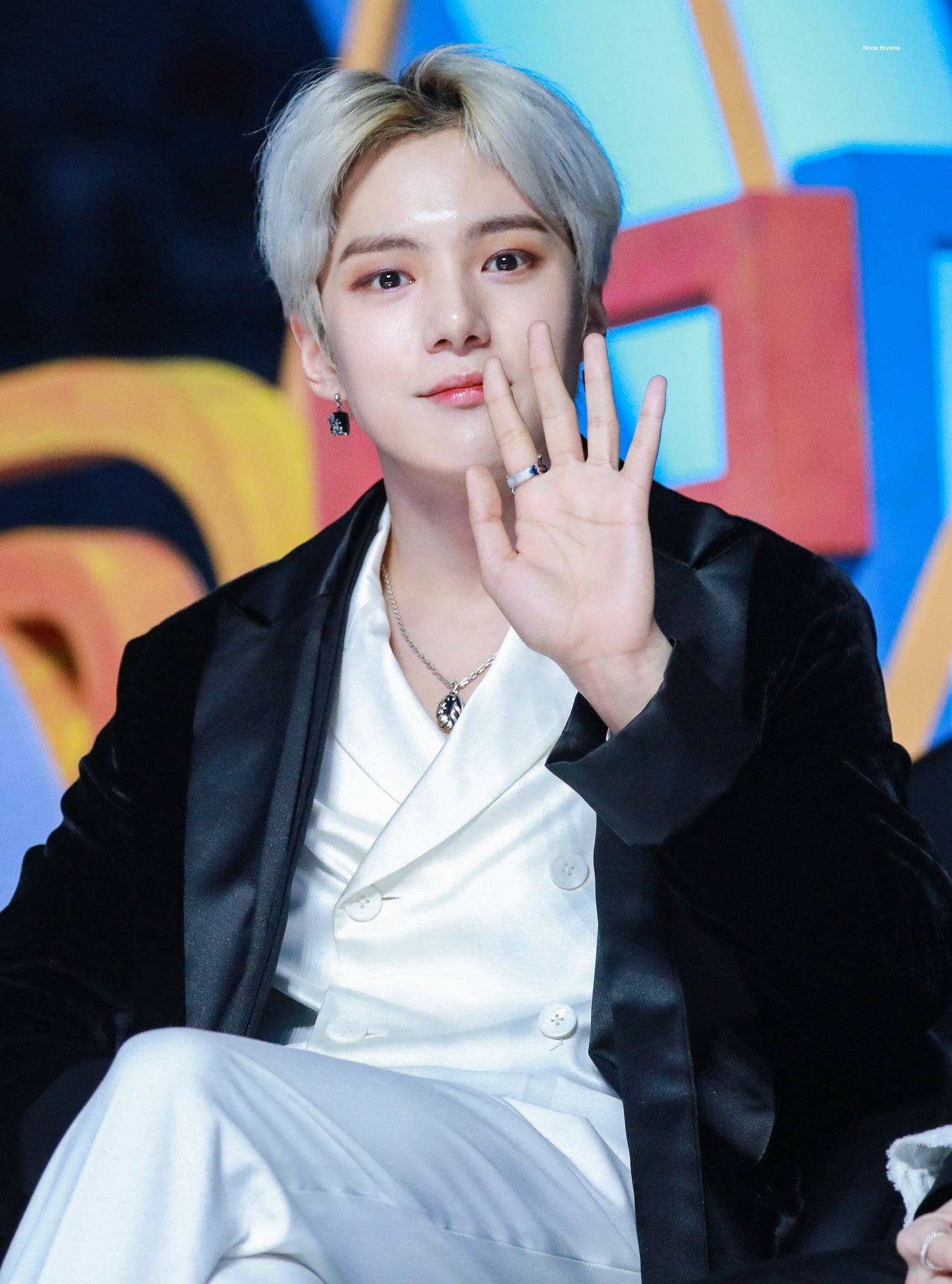 브이라이브어워즈 사진 그만 저장하고 싶은데 너무 잘생겼다.... | 인스티즈