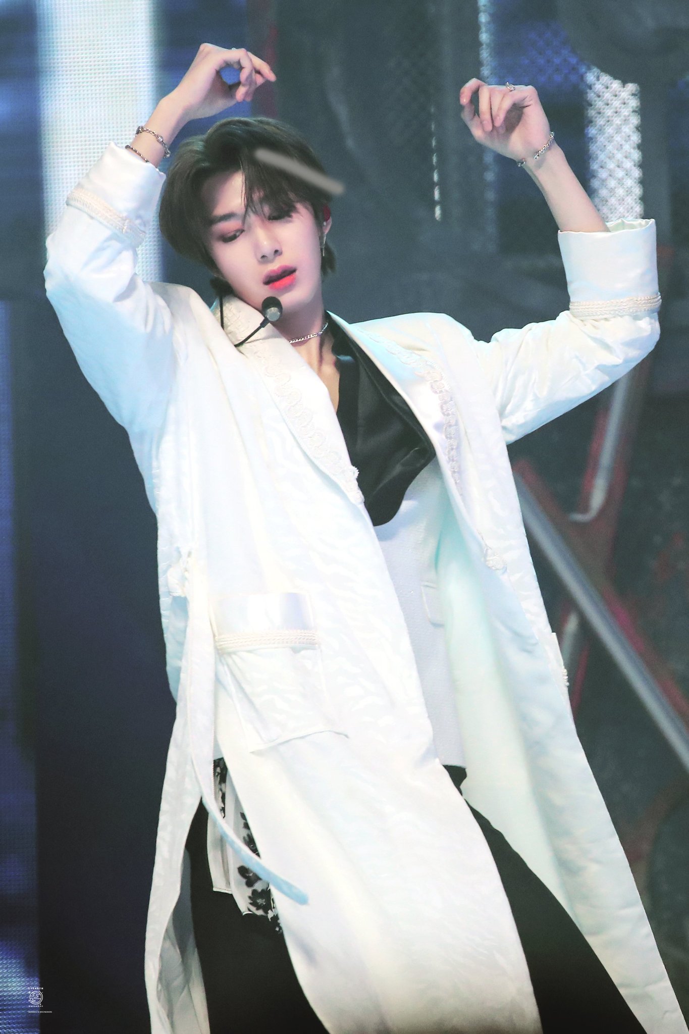 브이라이브어워즈 사진 그만 저장하고 싶은데 너무 잘생겼다.... | 인스티즈