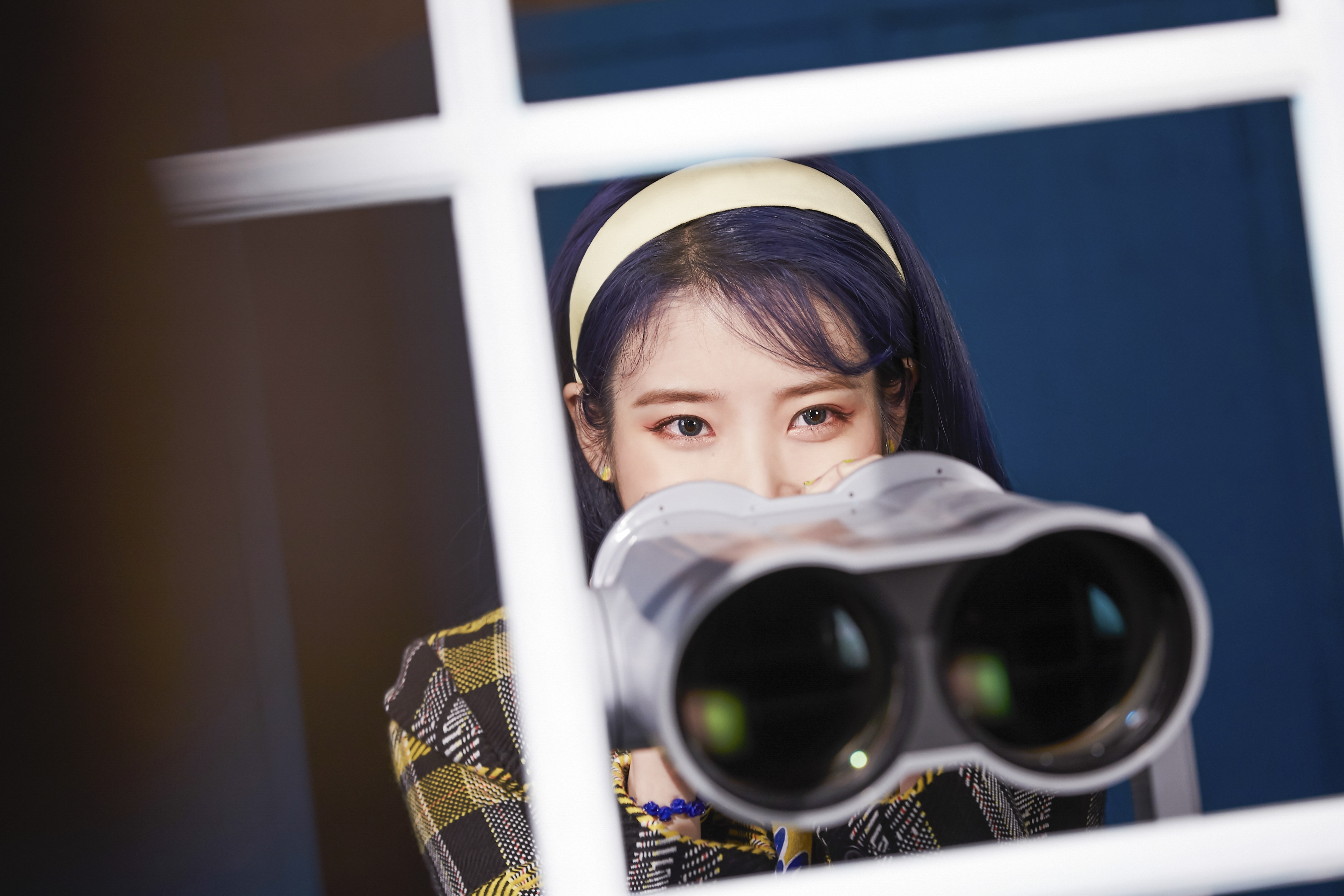 아이유 Blueming 비하인드 사진 가져옴 | 인스티즈