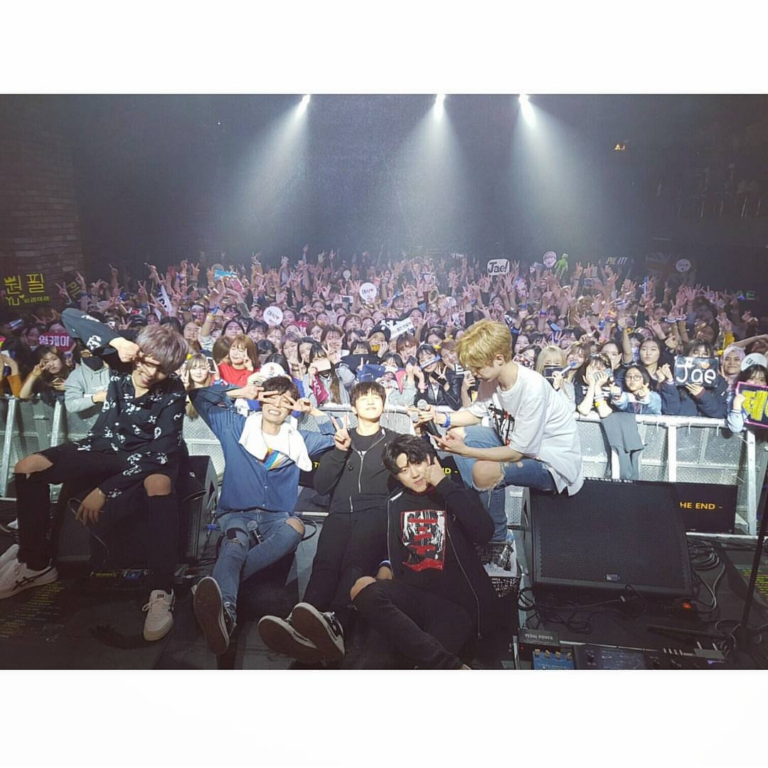 뭐야 데식플이야? 그럼 데이식스 공연장 커진것 좀 봐줘ㅜ제발 | 인스티즈