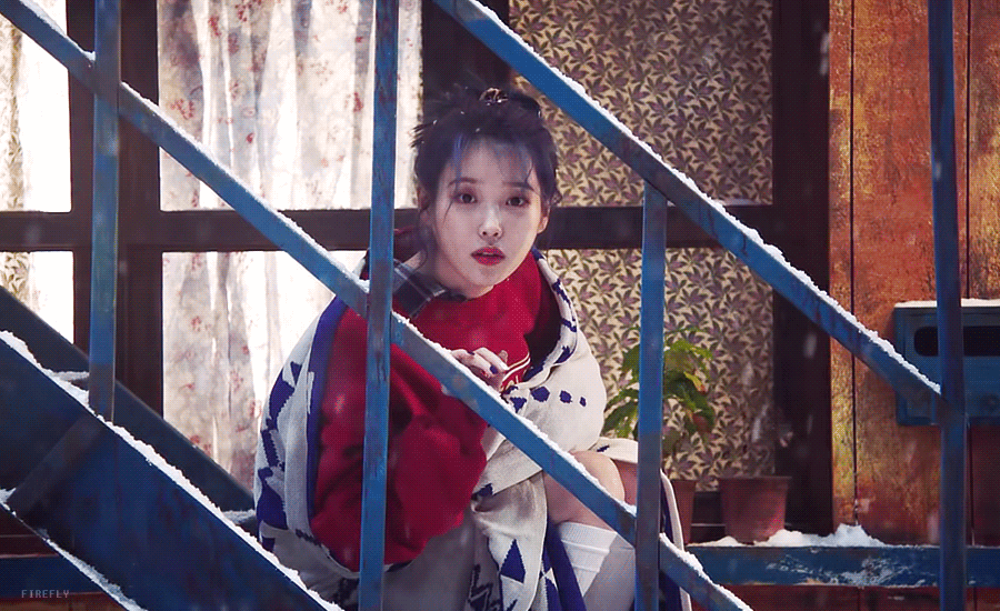 아이유 잔머리 쓰는거 봐.... | 인스티즈