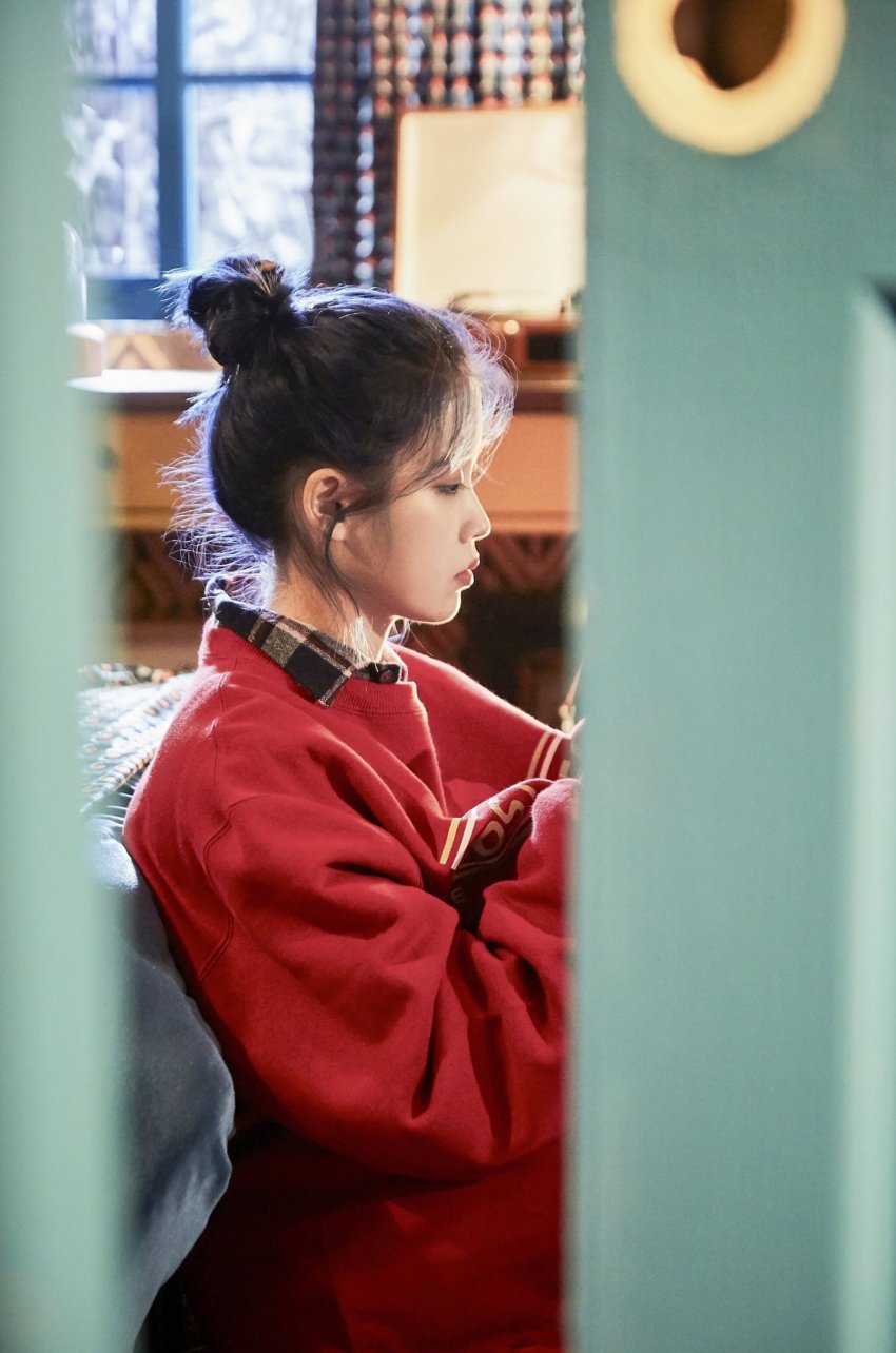 나도 주운건데 아이유 고화질 짤 푼다 블루밍💙🌹 | 인스티즈