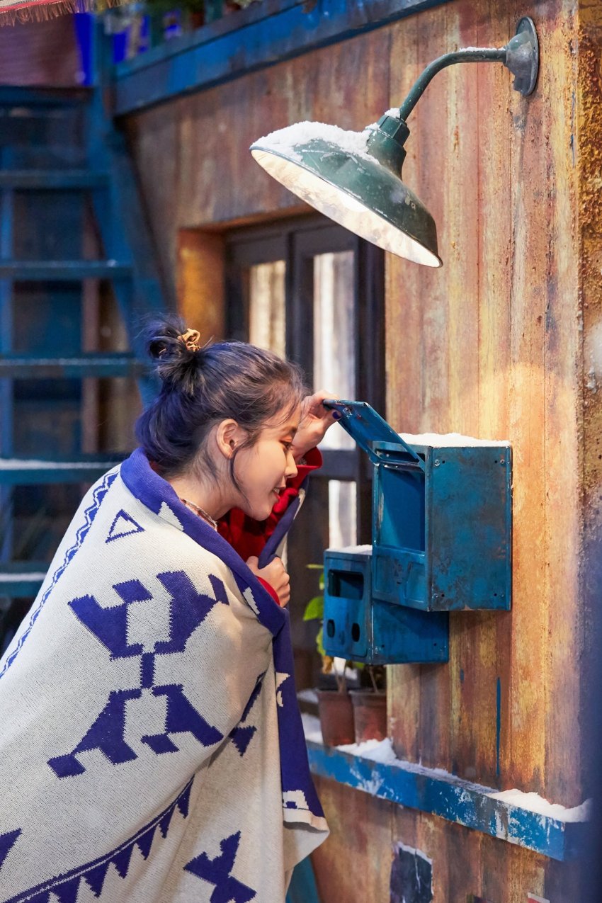 나도 주운건데 아이유 고화질 짤 푼다 블루밍💙🌹 | 인스티즈