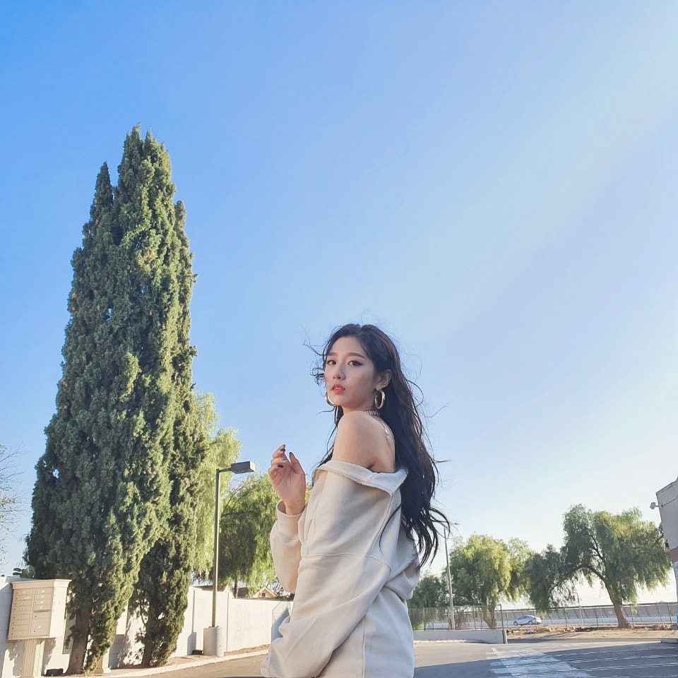 정예인 인스타로 계속 화보사진 올리는데 이래도 되는거야? | 인스티즈