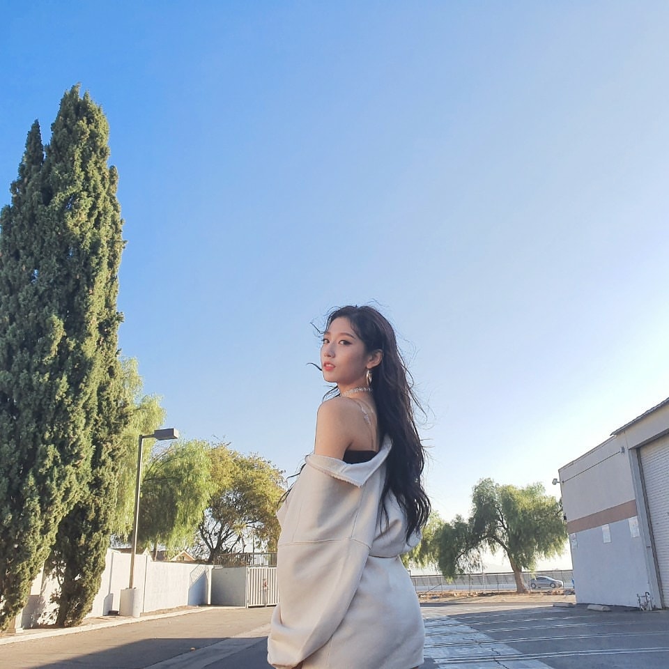 정예인 인스타로 계속 화보사진 올리는데 이래도 되는거야? | 인스티즈