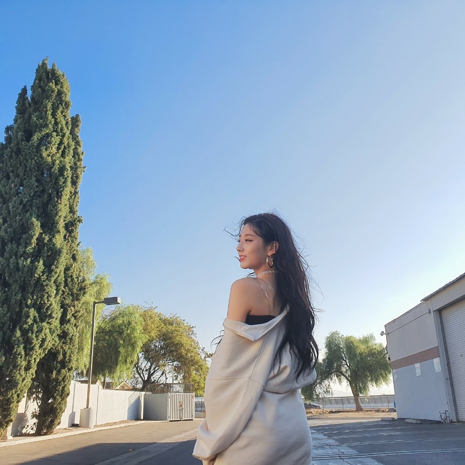 정예인 인스타로 계속 화보사진 올리는데 이래도 되는거야? | 인스티즈