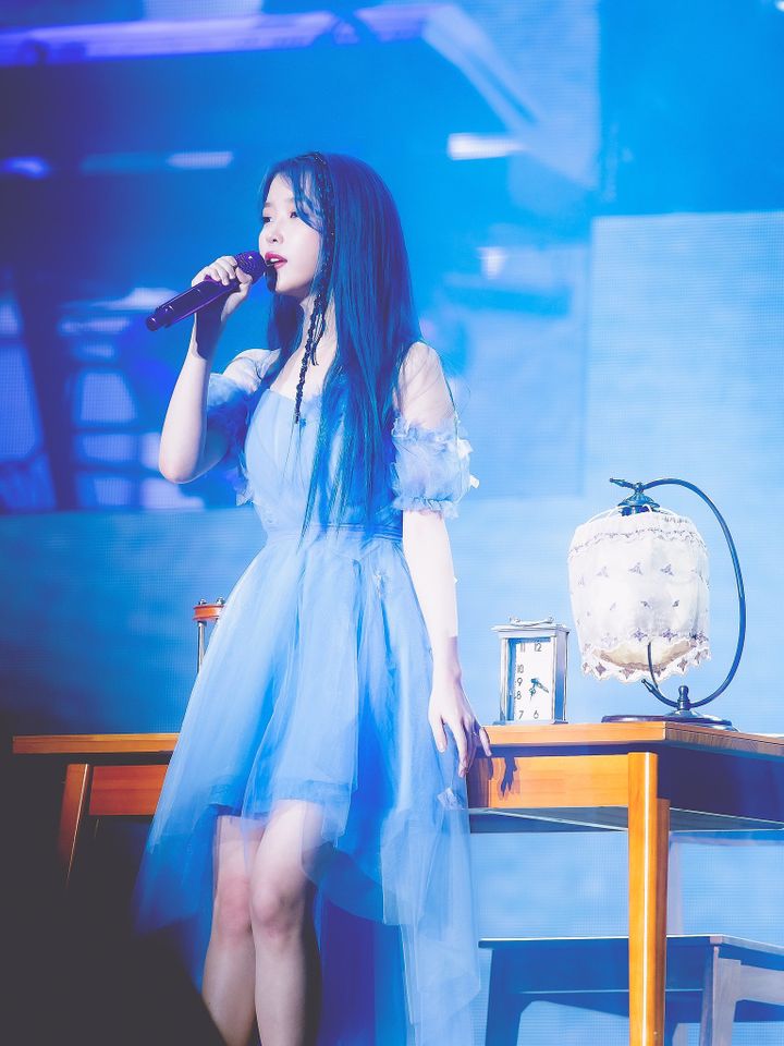 아이유 바다의 여신 같아 그저 어리게만 보였던 평범한 소녀가 | 인스티즈