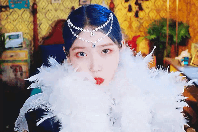 타팬인데 이번에 아이유님 너무 예뻐서 짤털함... | 인스티즈