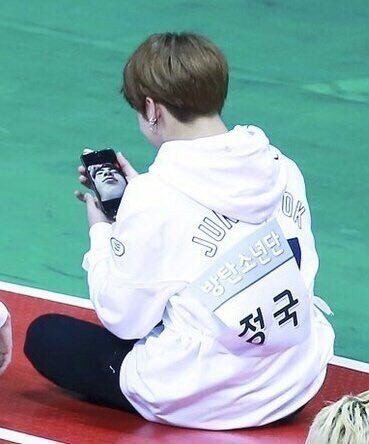 인기글 방탄 진 아육대에서 자고있을때 정국이 한 짓 | 인스티즈