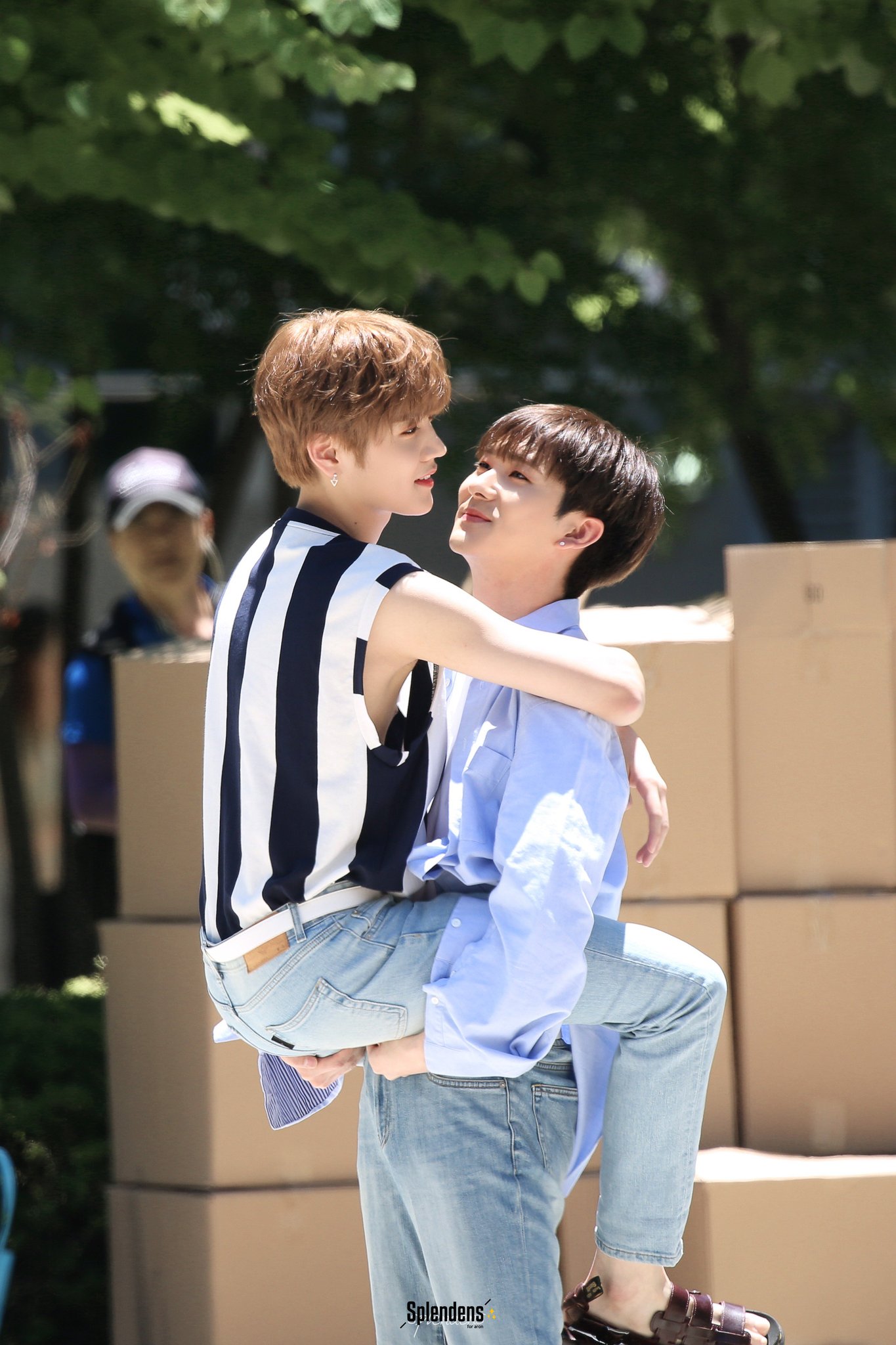 맏형이 막내 대하는 걸로도 그룹 분위기 어느정도 보인다던데 ㅈㅇ 뉴이스트 | 인스티즈