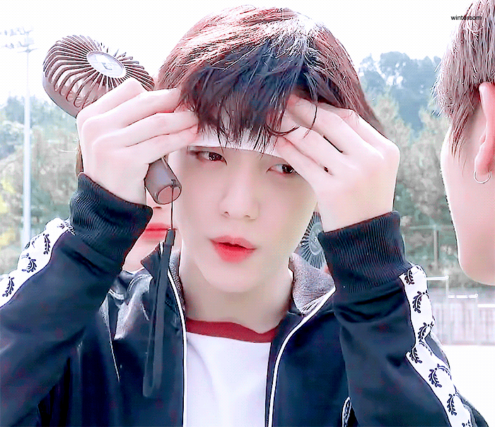 툽 수빈이 처연하고 약간 유약하기까지한 분위기 독보적인거같애 | 인스티즈