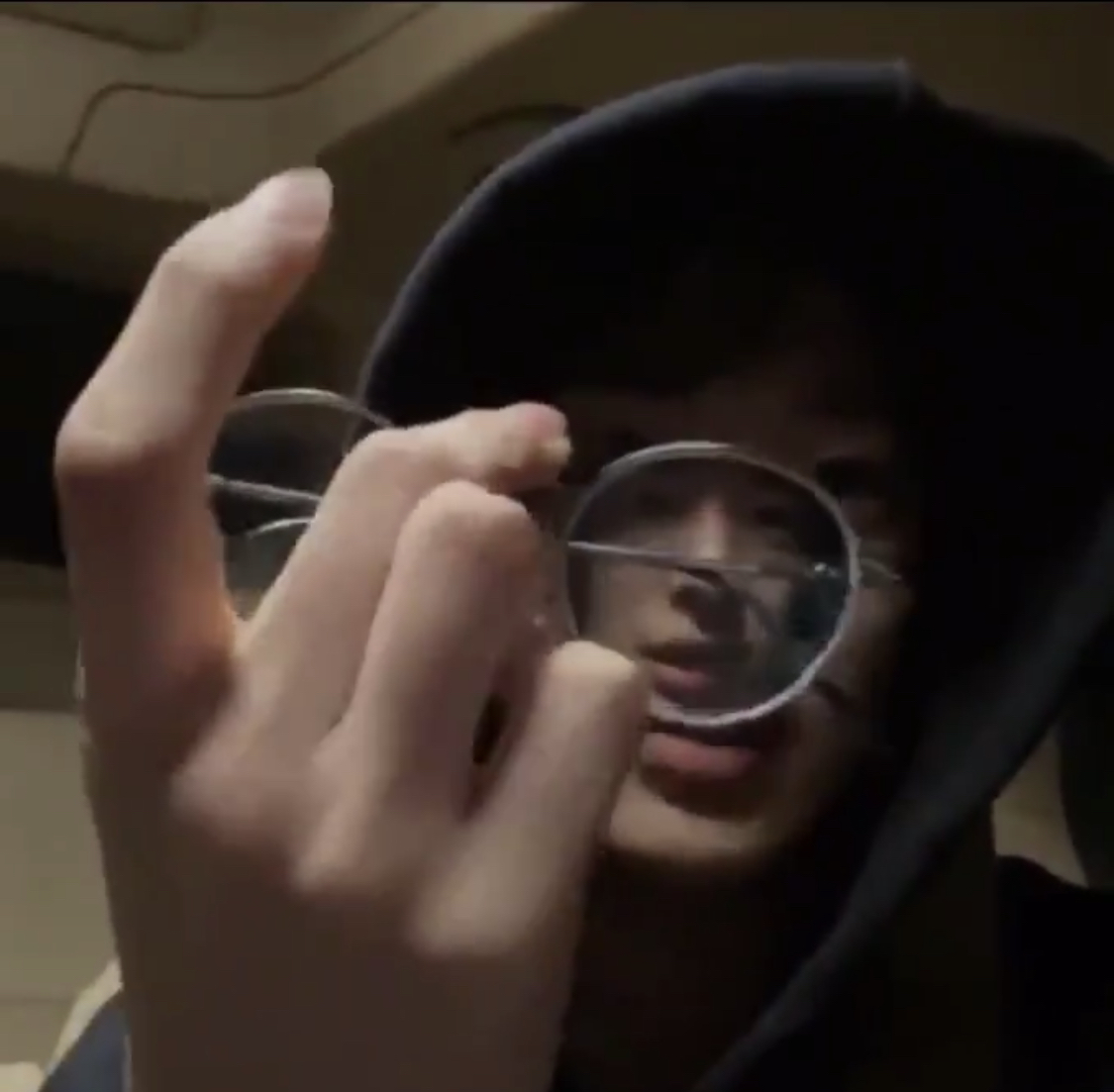 안경 속 병찬이 (귀여움) | 인스티즈