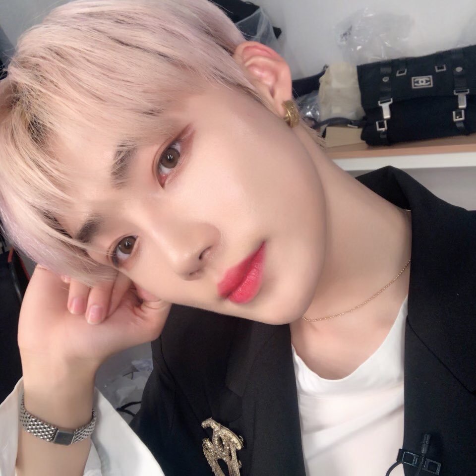 더보이즈 뉴 셀카 사진 너무 잘 찍는 것 같아 | 인스티즈