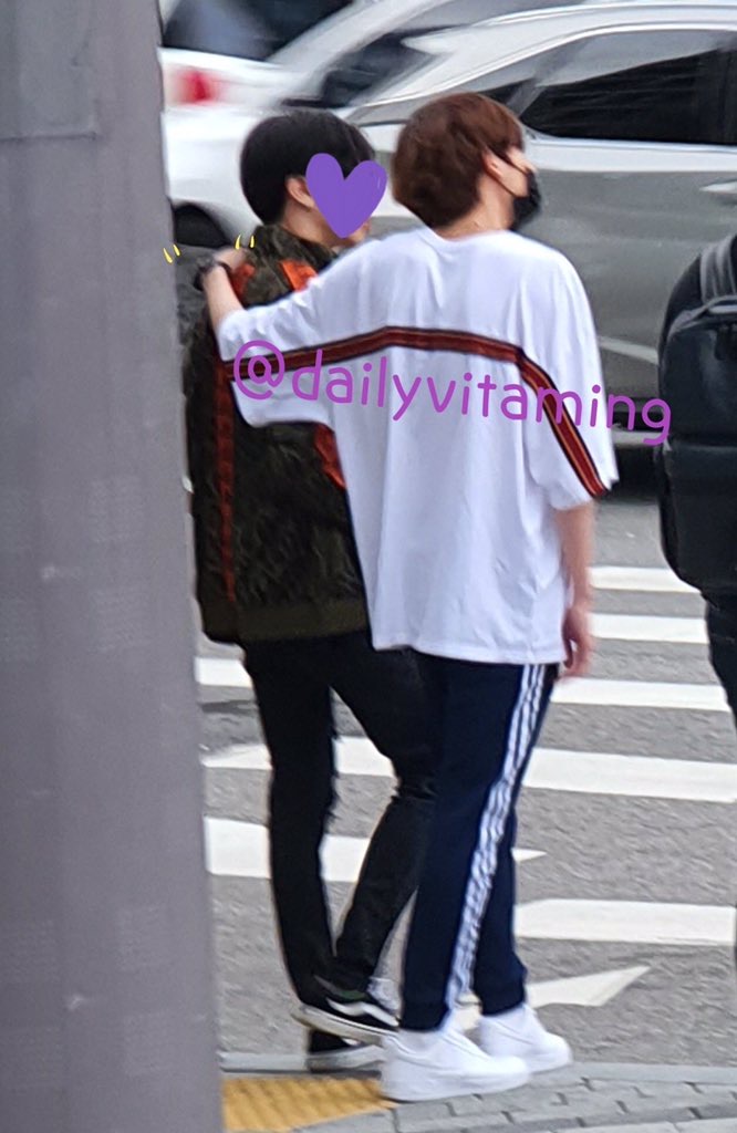 구정모 목격담 뜰때마다 친구 허리나 어깨에 손 올리고 있어ㅋㅋㅋㅋ | 인스티즈