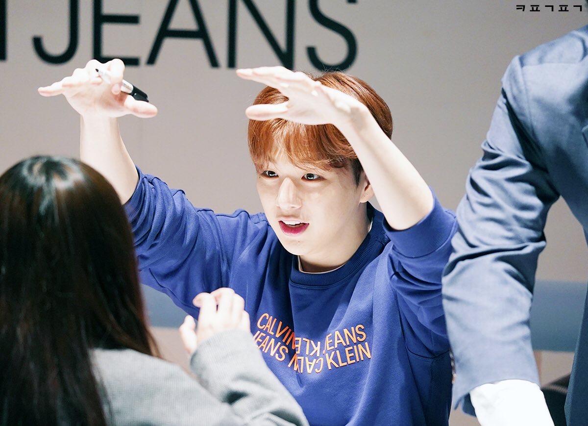 아 에바 이거 강다니엘 짤 팬분 다음주에 수술하신다고 기주는거래 | 인스티즈