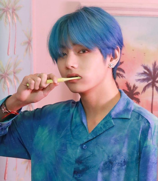 파란머리 뷔는 다시봐도 와우임..... 방탄 | 인스티즈