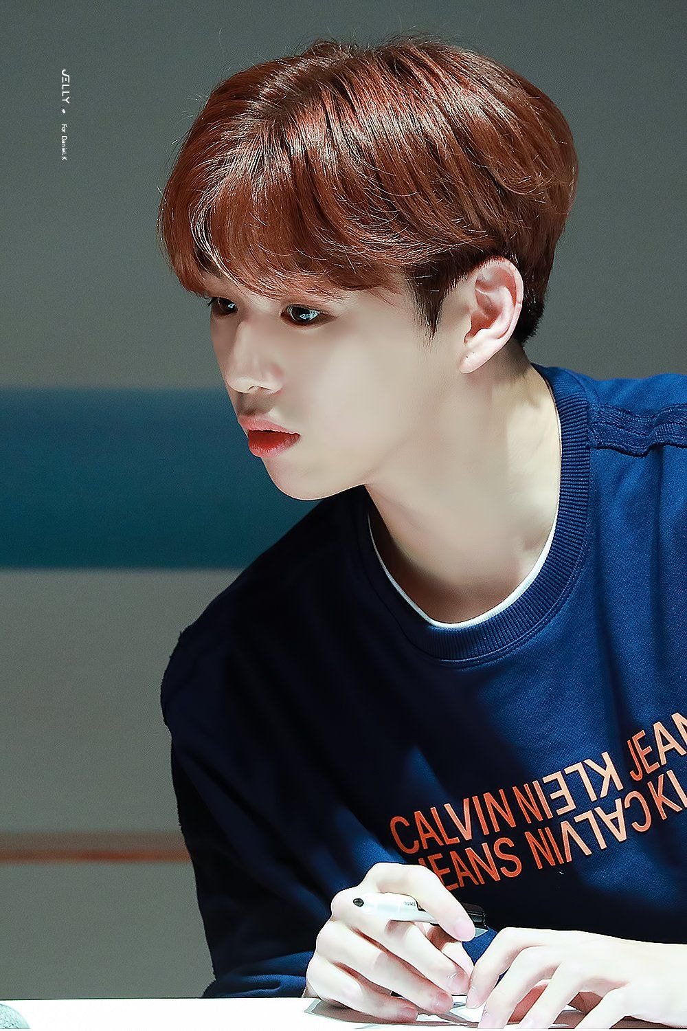 강다니엘 귀 피어싱 자국 뭔가 발림 | 인스티즈