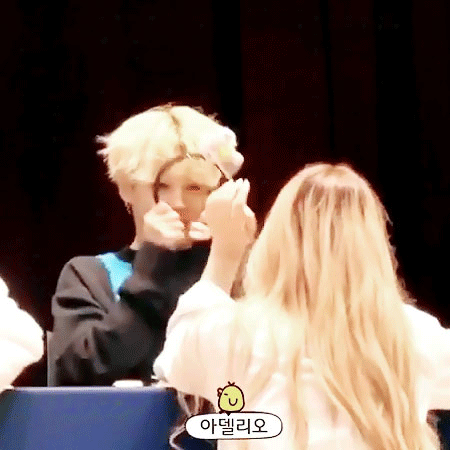 방탄 지민 머리띠 쓰는거 진짜 싫어해서 팬싸에서 팬이 써달라하니까 안쓰는데 | 인스티즈