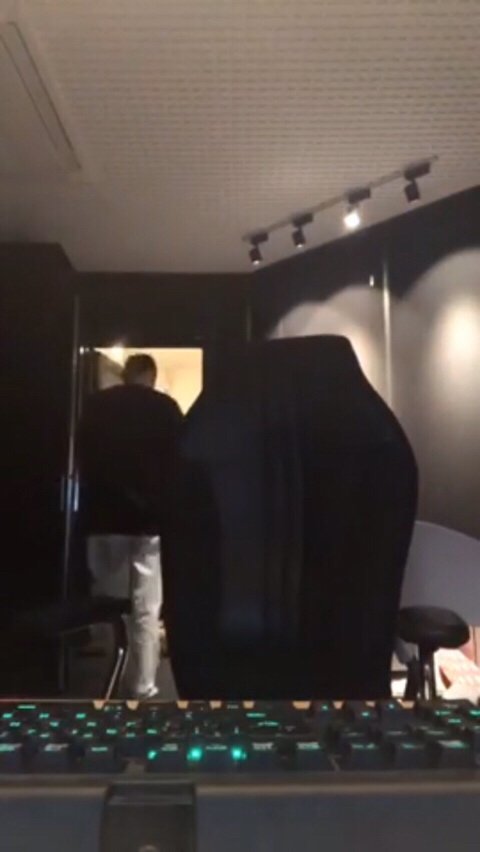 ㅋㅋㅋㅋㅋ무슨 사람이 문짝만햌ㅋㅋㅋ🌴 | 인스티즈