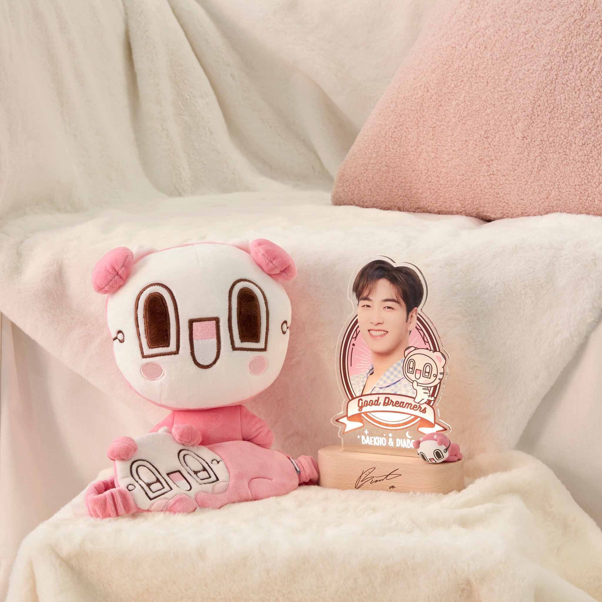 뉴이스트 무드등 이거임.... | 인스티즈