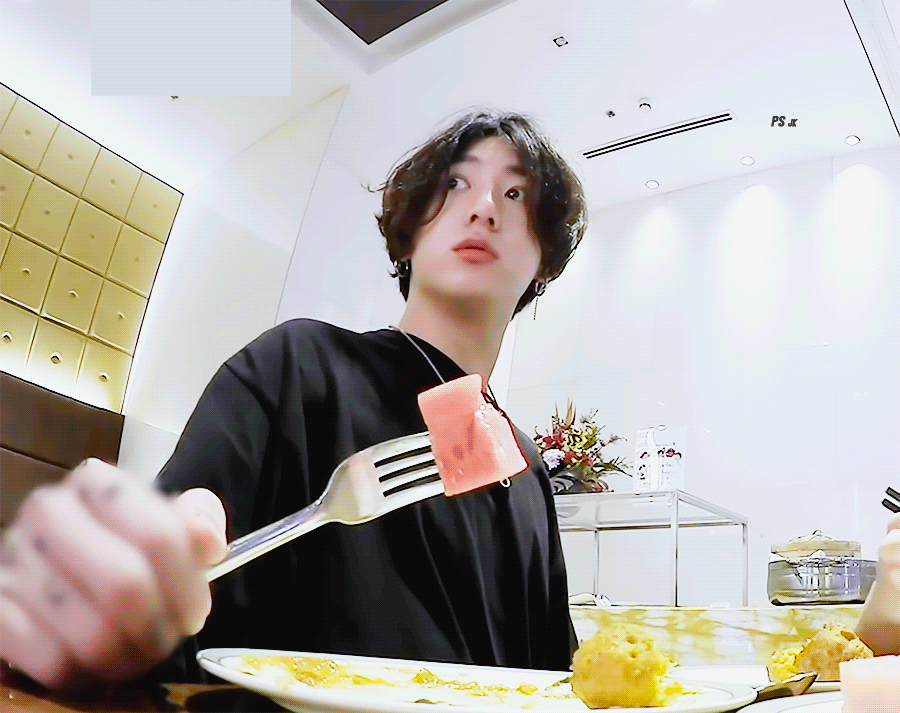 정국이 수박먹는거 볼 사람 | 인스티즈