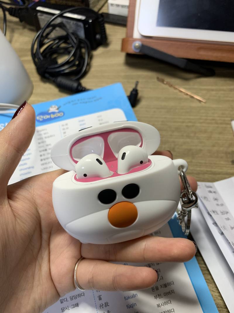 겨울왕국 2 보고 사온 에어팟 케이스 자랑 | 인스티즈