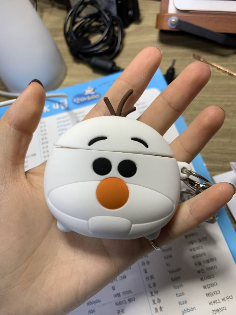 겨울왕국 2 보고 사온 에어팟 케이스 자랑 | 인스티즈