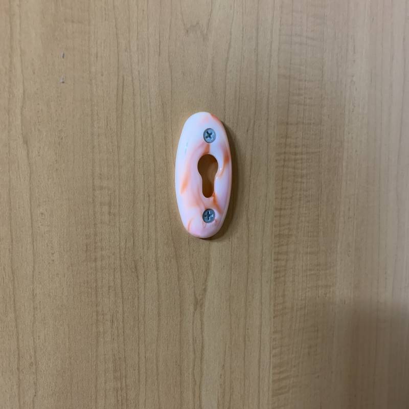 기숙사 옷장에 붙어있는 건데 이게 뭘까?????? 😅 40 | 인스티즈