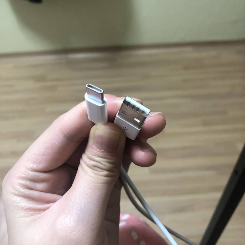 에어팟프로 산 익인들 충전 줄 봤어? 이거 뭐야..? | 인스티즈