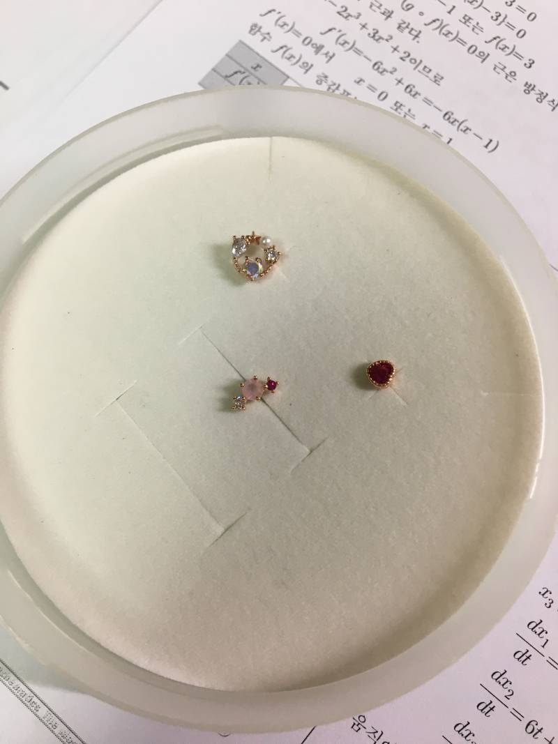 피어싱 짝짝이로 끼면 이상해?....ㅠㅠ한번만봐줘 | 인스티즈