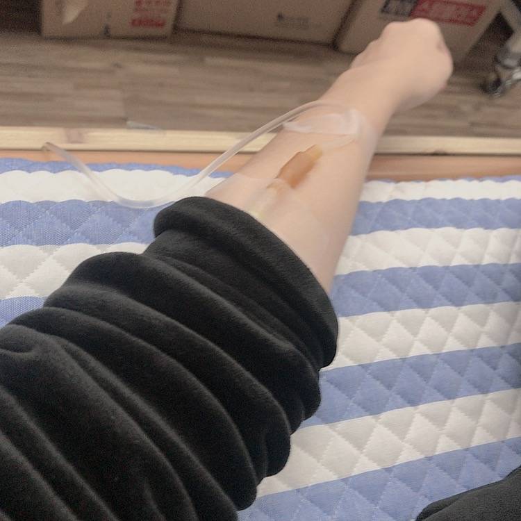 아파서 수액 맞고 있는데 | 인스티즈