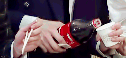 안자는 큰방익들 이거 어느분 손인지 찾아주세오 | 인스티즈