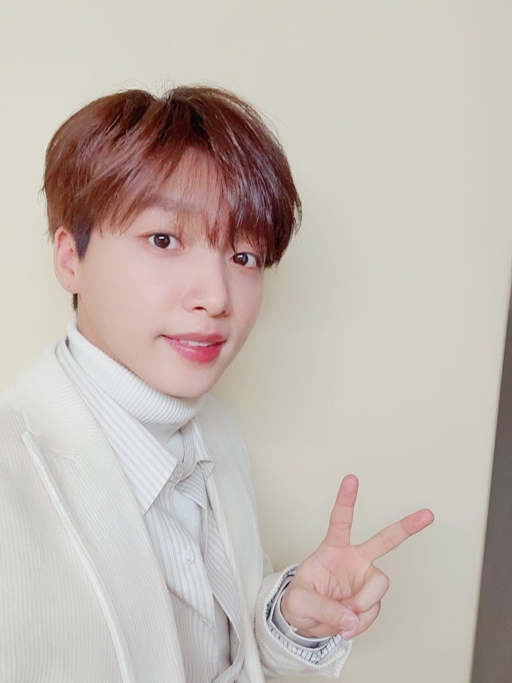 오늘 셀고 탈출한 아이돌 | 인스티즈