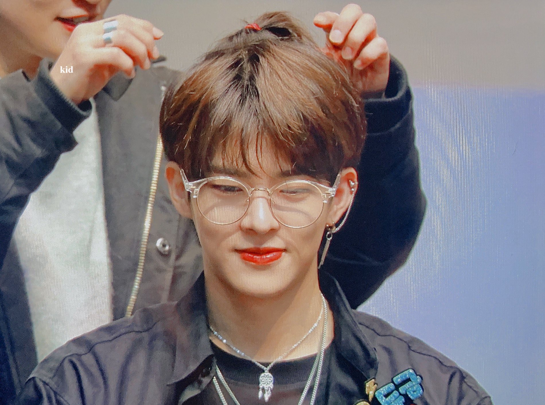 빅톤 수빈이 매니저 형이 사과머리 해주는거ㅋㅋㅋㅋㅋ | 인스티즈