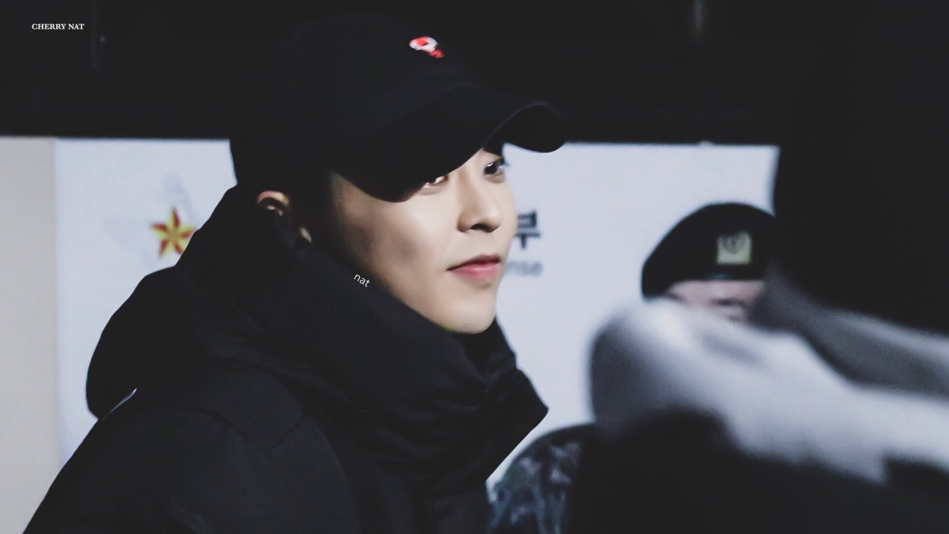 시우민 군대가서 살이 더 빠지고 있어요 | 인스티즈