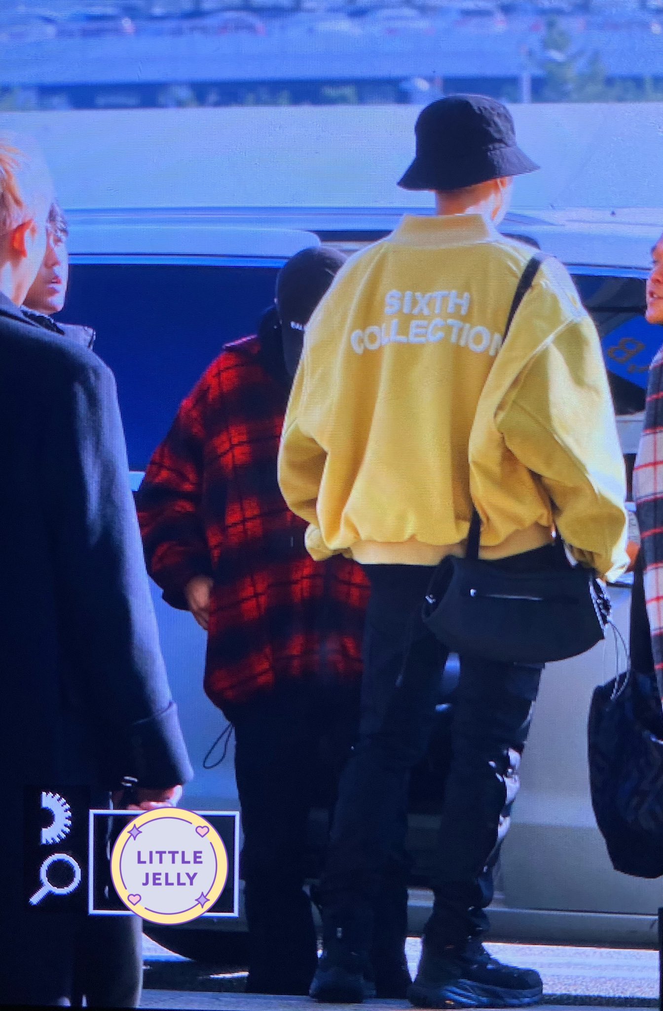 백현이 살 빠지니까 다리 긴 거 더 잘보이는 것 같아 | 인스티즈