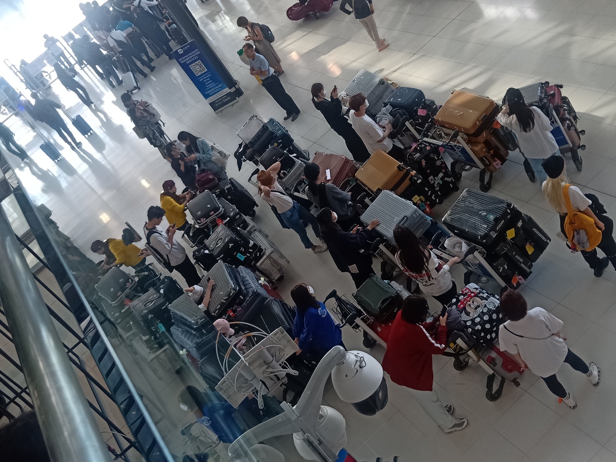 와 세븐틴 공항에서 캐리어 수 봨ㅋㅋㅋㅋㅋㅋㅋㅋㅋ | 인스티즈