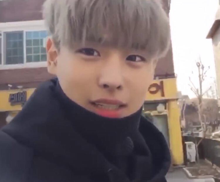 병찬아 무조건 실버다 실버야!! 은!! 너의 반짝반짝 은니처럼 은색으로!! | 인스티즈