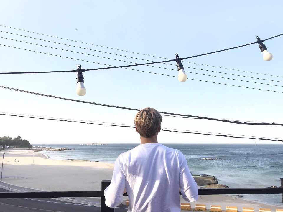 와 김국헌 뒷모습 무슨일이야 | 인스티즈