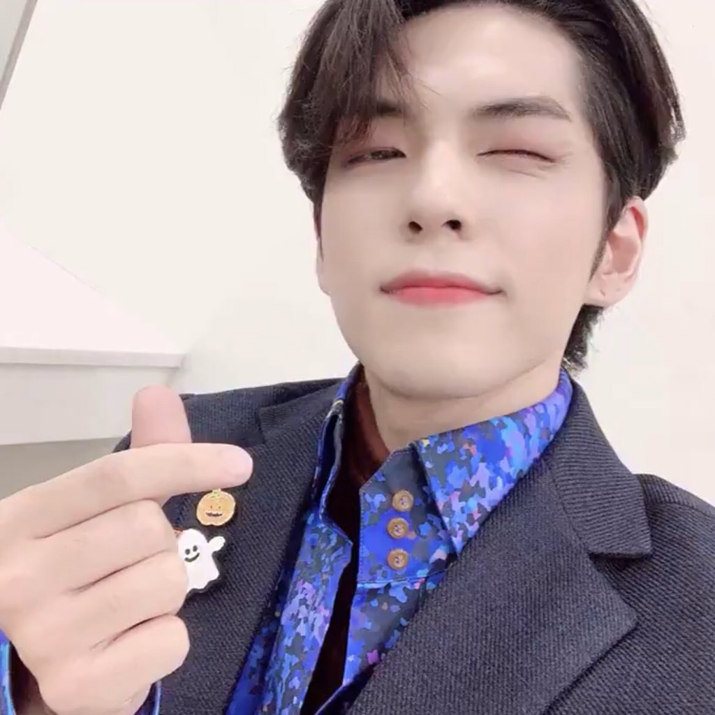 데식 팬들아 원필 이 셀카 어디에 올라온 거야??? | 인스티즈