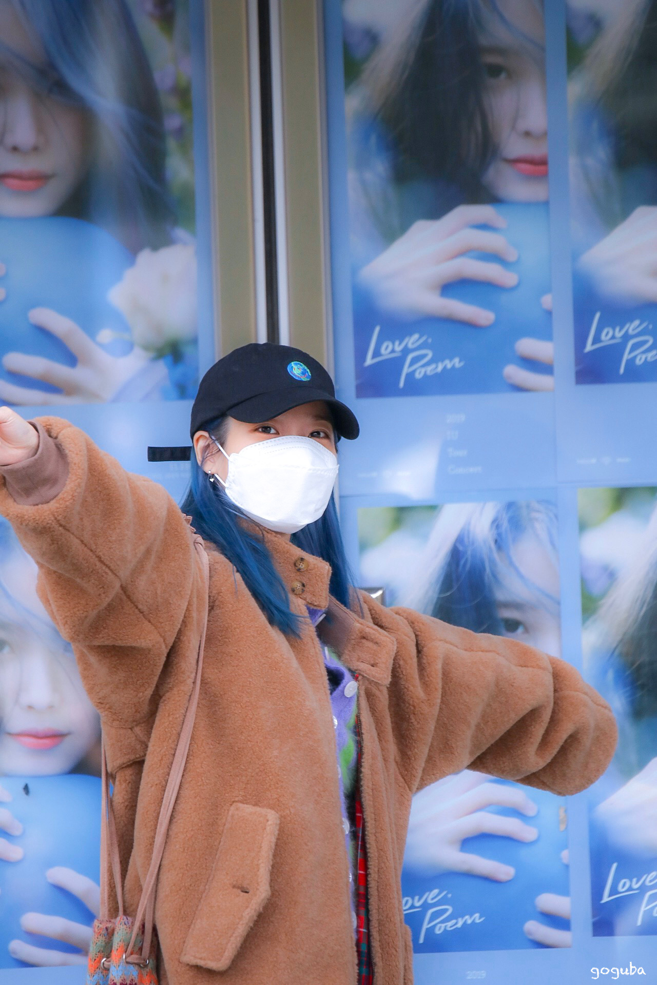 아이유 오늘 출근길 착장 카디건 정보 | 인스티즈