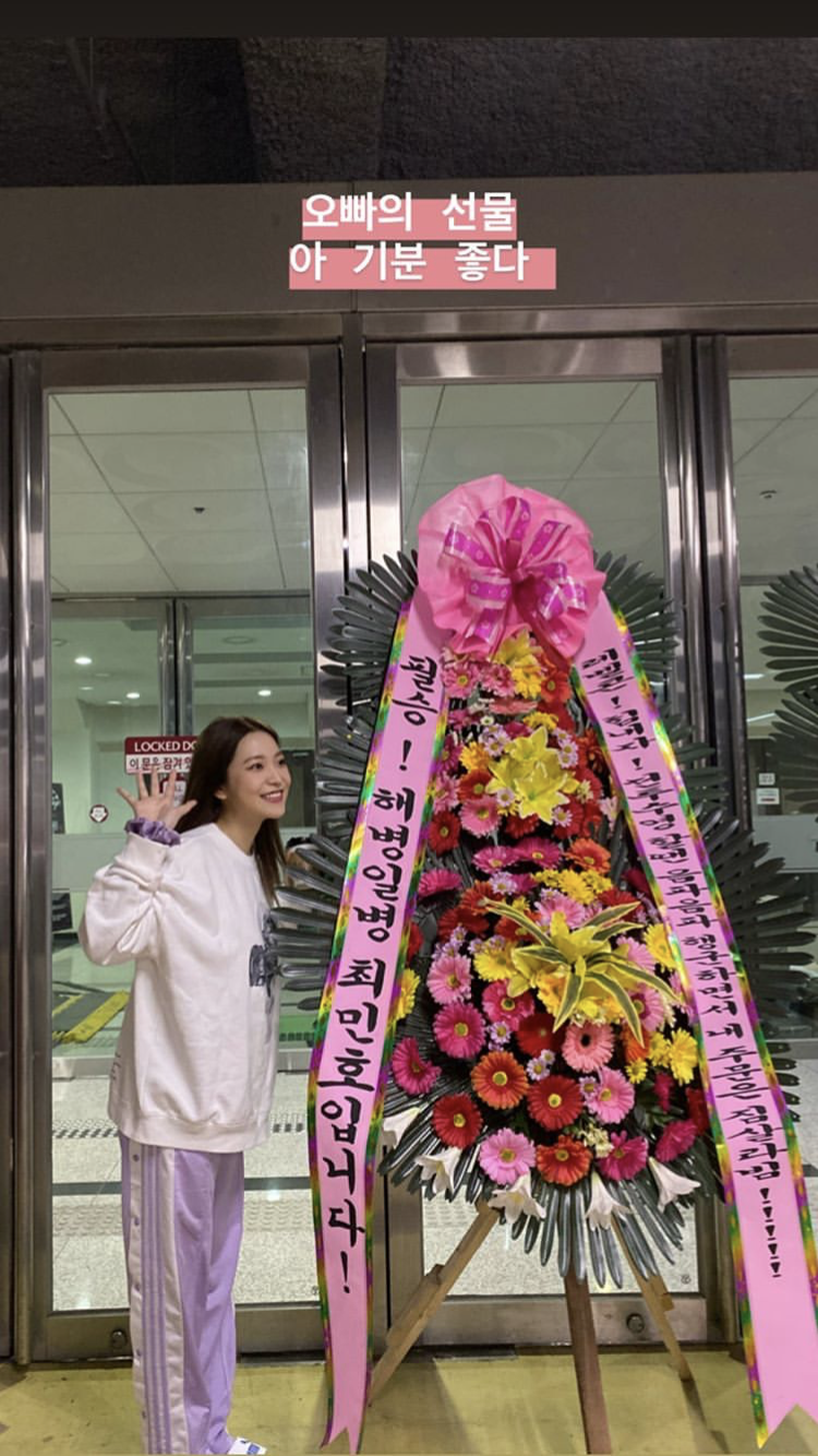 레벨콘이랑 태연팬미팅에 꽃 화환보낸 샤이니 민호 | 인스티즈