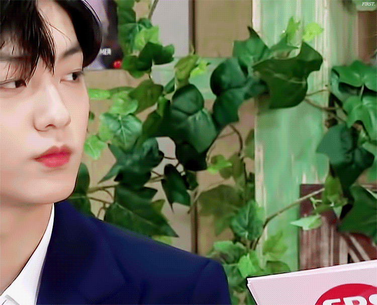 최수빈.. 이런 눈빛으로 날 봐줘 | 인스티즈