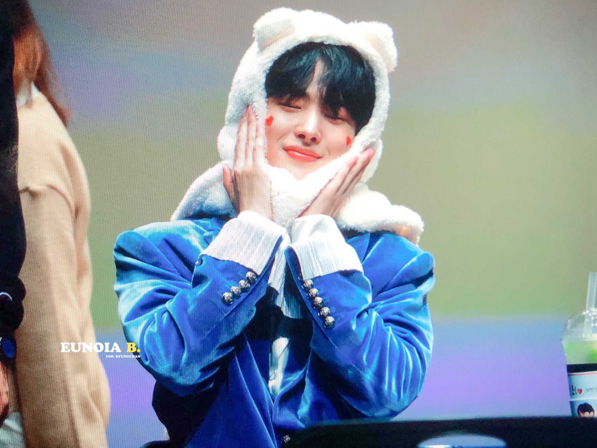 병찬이 곰돌이 모자 팬싸 끝날때까지 쓰고 했으면 좋겠다 | 인스티즈