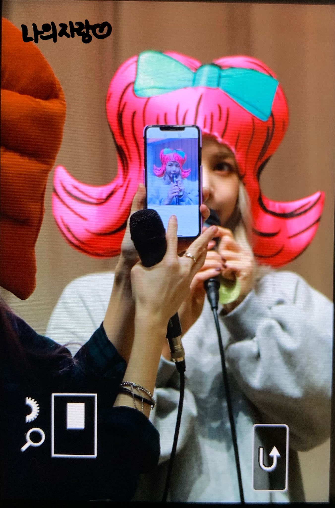 아진짴ㅋㅋㅋㅋ누가 솔라한테 이 모자줬냨ㅋㅋㅋㅋㅋㅋㅋㅋㅋ | 인스티즈